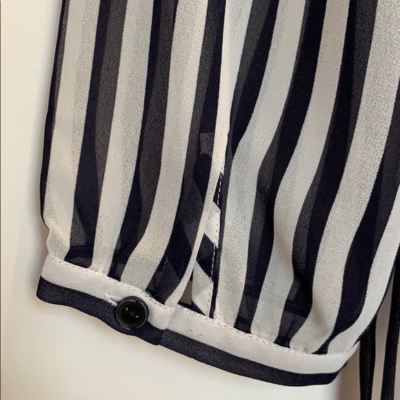 Urban Outfitters 2-pack Tie Front Blouse - Picture 15 of 16